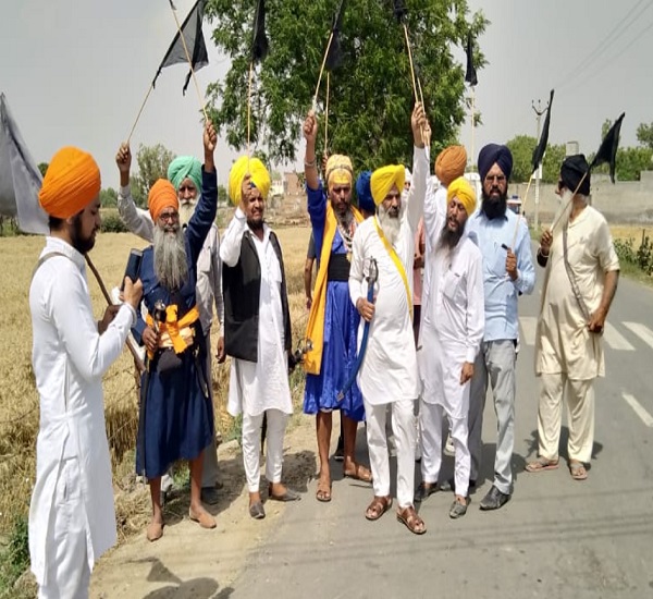 ਲੋਕਾਂ ਦੀਆਂ ਕਾਲੀਆਂ ਝੰਡੀਆਂ ਦਾ ਮੁੜ ਸ਼ਿਕਾਰ ਹੋਏ ਅਕਾਲੀ ਉਮੀਦਵਾਰ ਰਣੀਕੇ