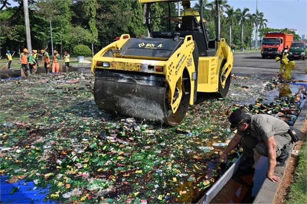 during ramadan  smoked liquor in indonesia was destroyed