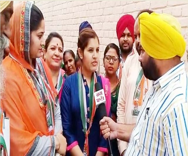 ਕਾਂਗਰਸੀ ਉਮੀਦਵਾਰ ਘੁਬਾਇਆ ਦੀ ਬੇਟੀ ਦਾ ਬਾਦਲ ਪਰਿਵਾਰ ''ਤੇ ਤਿੱਖਾ ਵਾਰ