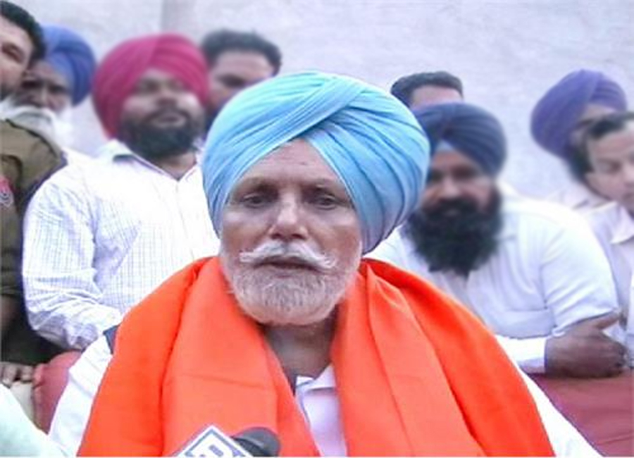 ਸੇਖੋਂ ਨੂੰ ਸਵਾਲ ਪੁੱਛਣ ''ਤੇ ਕਿਸਾਨ ਆਗੂਆਂ ਨਾਲ ਧੱਕਾ-ਮੁੱਕੀ