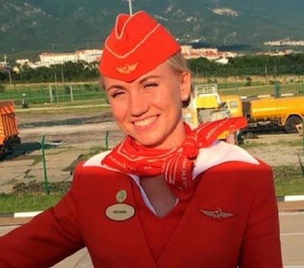 air stewardess saved passengers from burning plane