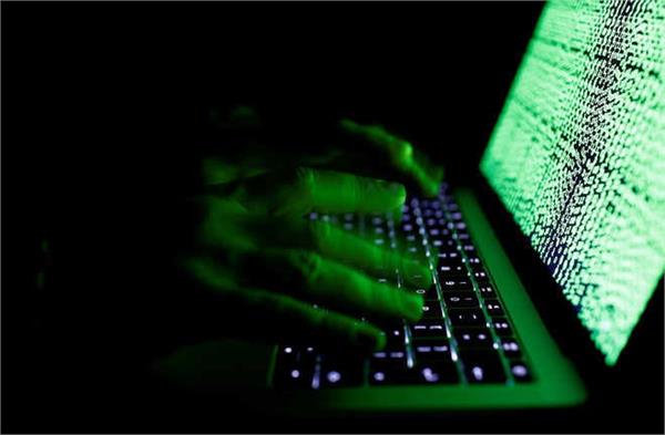 885 million records exposed online