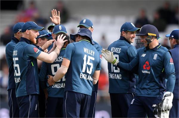 england beat pakistan 4 0