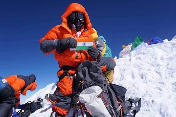 indian hostess has been on everest since 6 days  fateh from lhotet