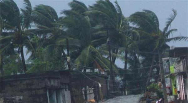 cyclone wind  70 trains canceled