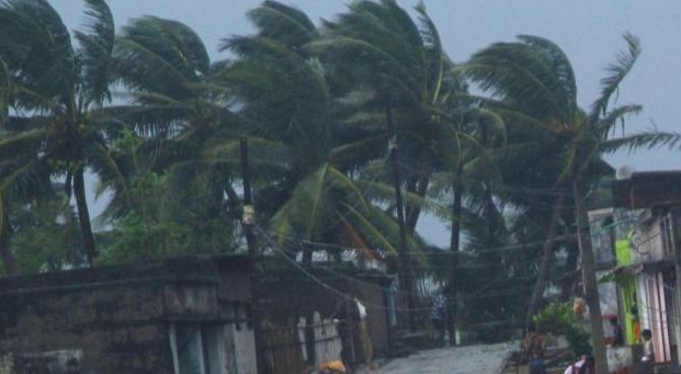 ਚੱਕਰਵਾਤ ਹਵਾ ਕਾਰਨ ਹੁਣ ਤਕ 70 ਟਰੇਨਾਂ ਰੱਦ