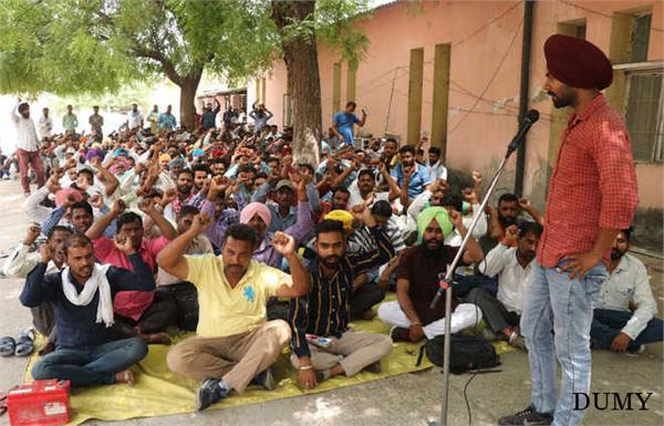 employees will protest dharna  powercom will cut wages