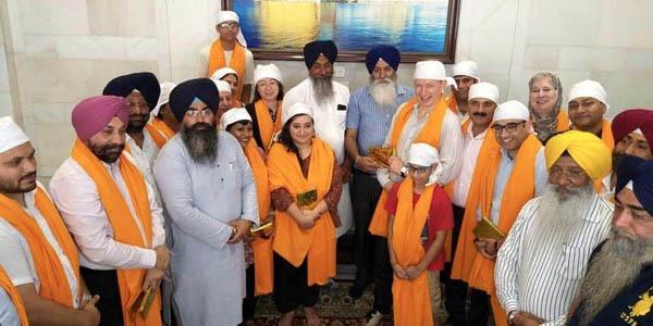 u  n  d  p  the 15 member visited sri harimandir sahib