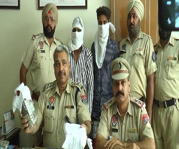 heroin  drug money  5 persons  arrested
