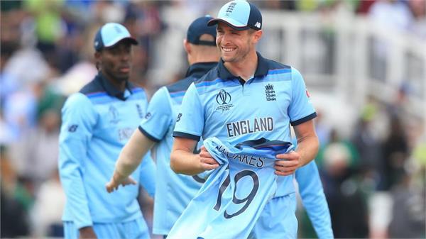 chris woakes take 4 catches in innings