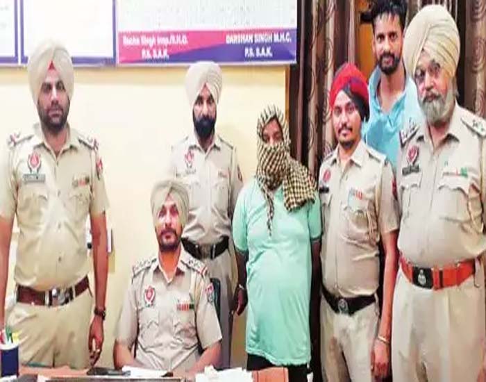 10.90 ਲੱਖ ਰੁਪਏ ਦੀ ਹੈਰੋਇਨ ਸਮੇਤ ਸਮਗਲਰ ਪੁਲਸ ਅੜਿੱਕੇ