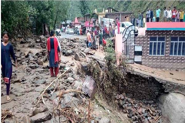 heavy rainfall flash floods in himachal