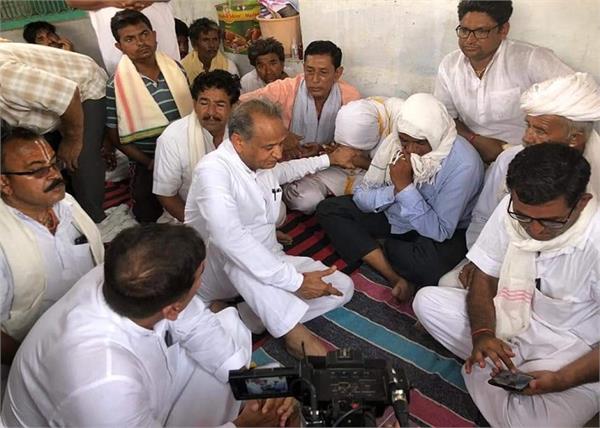 rajasthan pandal accident ashok gehlot met families