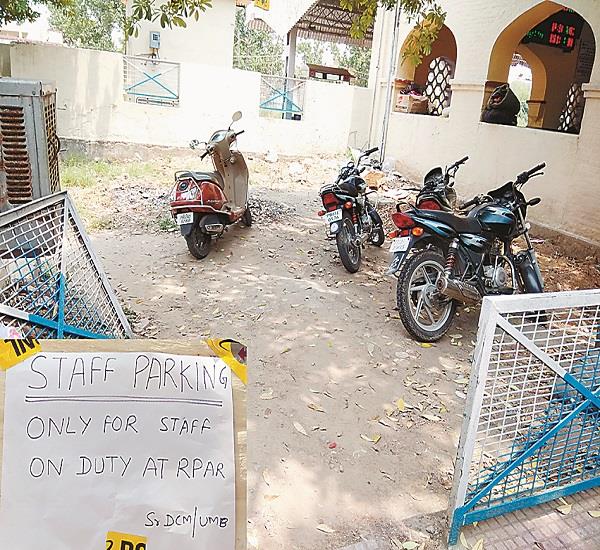 roopnagar  parking  two wheeler 