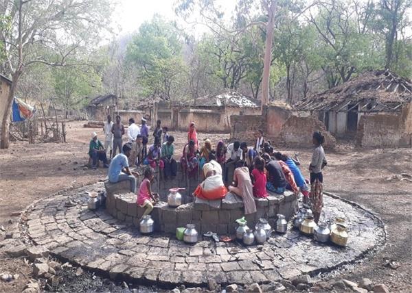 maharashtra residents survive on muddy water
