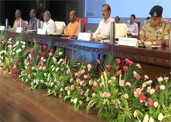 yogi adityanath officer mobile meeting