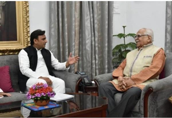 akhilesh yadav meets governor ramnaik