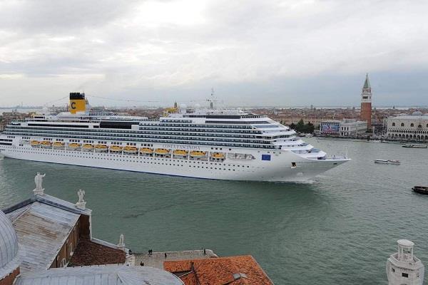 italy  cruise ship uncontrolled