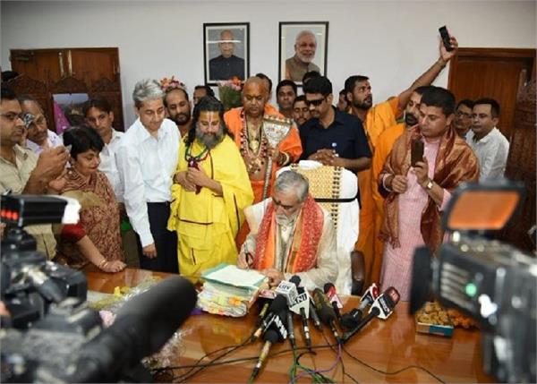 ashwini choubey taking charge