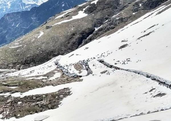 tourist flow increased in rohtang