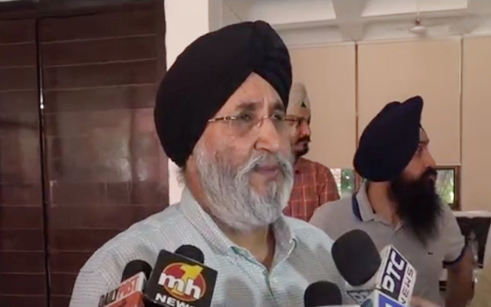ਕੈਪਟਨ ਵਲੋਂ ਪ੍ਰਧਾਨ ਮੰਤਰੀ ਨੂੰ ਲਿਖੀਆਂ ਚਿੱਠੀਆਂ ''ਤੇ ਅਕਾਲੀ ਦਲ ਦੀ ਚੁਟਕੀ