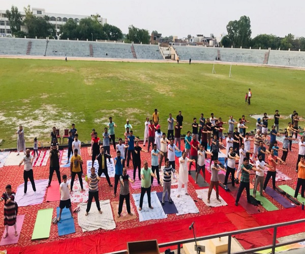 ਯੋਗ ਦਿਵਸ ''ਤੇ 400 ਲੋਕਾਂ ਨੇ ਲਿਆ ਭਾਗ