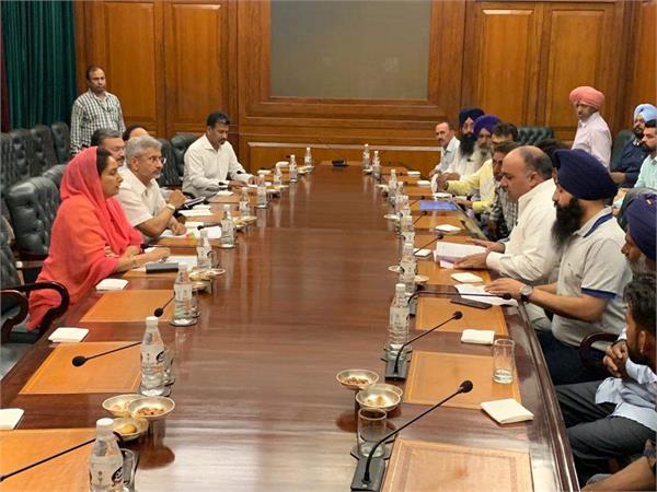 foreign minister met family members of punjab stranded in iraq