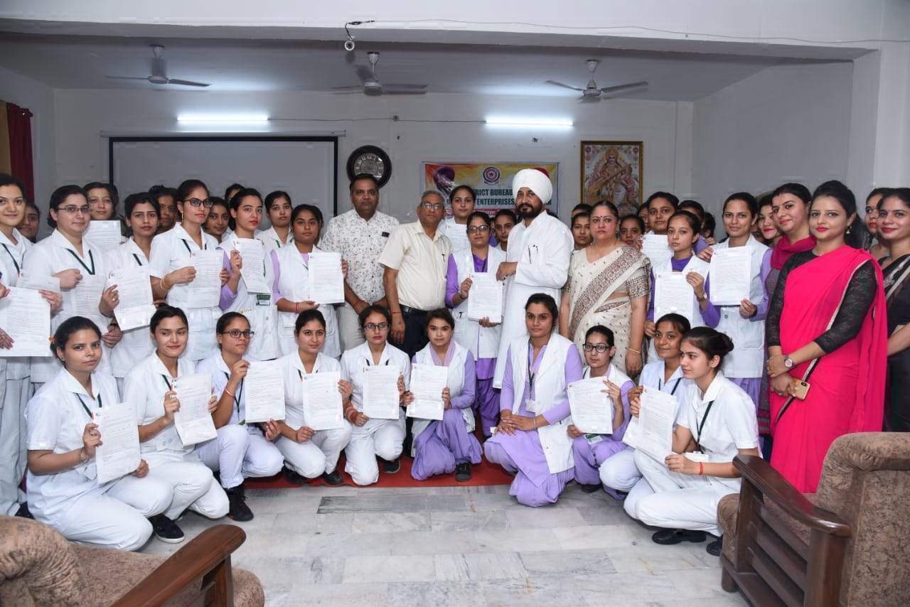 ਚੰਨੀ ਨੇ 65 ਵਿਦਿਆਰਥੀਆਂ ਨੂੰ ਵੰਡੇ ਨਿਯੁਕਤੀ ਪੱਤਰ