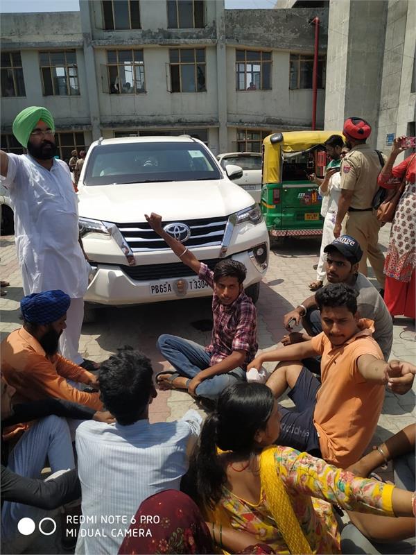mother  dead men  firing  refused  postmortem