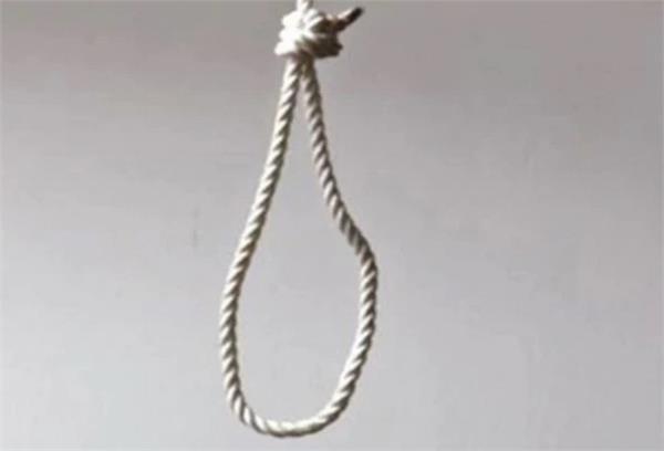 girl hanging after watching suicide video online