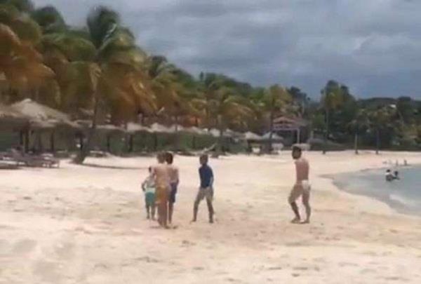 messi surprised to see the children