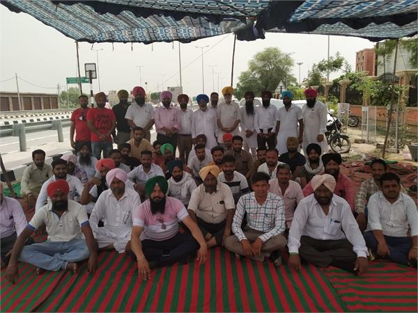 medical practitioners d c  office dharna