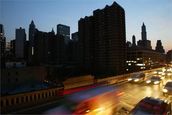 power failure hits manhattan 62 000 customers