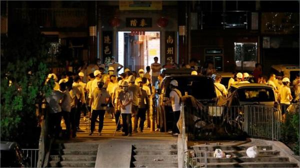 hong kong   mob attacks people