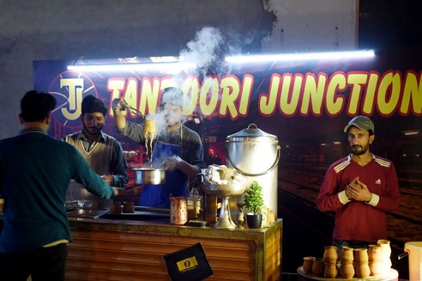 ਪਾਕਿ ''ਚ ਵਧੀ ''ਤੰਦੂਰੀ ਚਾਹ'' ਦੀ ਲੋਕਪ੍ਰਿਅਤਾ