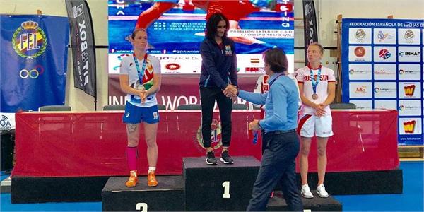 women  s wrestlers won 6 gold medals  including 2 golds