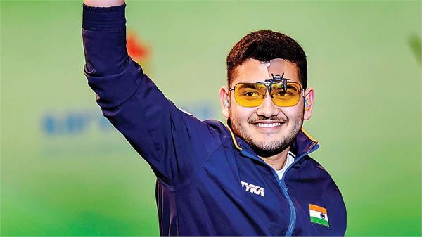 indain shooter anish bhanwala wins the gold in issf shooting junior world cup