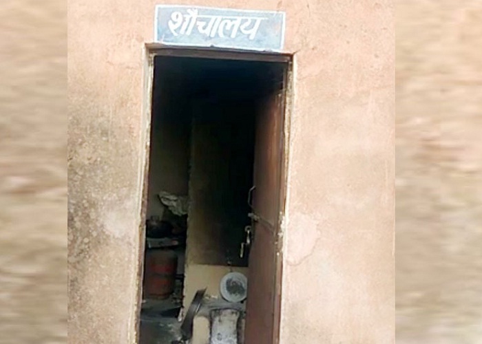 ਪਖਾਨੇ 'ਚ ਬਣ ਰਿਹੈ 'ਮਿਡ-ਡੇ-ਮੀਲ', ਮੰਤਰੀ ਬੋਲੀ- 'ਤਾਂ ਇਸ 'ਚ ਗਲਤ ਕੀ ਹੈ?'