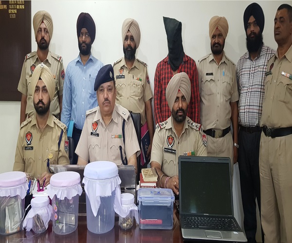 ਟਾਂਡਾ ਪੁਲਸ ਦੇ ਹੱਥ ਲੱਗੀ ਵੱਡੀ ਸਫਲਤਾ, ਅਸਲੇ ਤੇ ਡਰੱਗ ਮਨੀ ਸਣੇ 2 ਭਰਾ ਕਾਬੂ