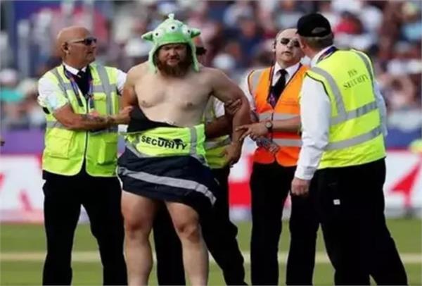 world cup streaker invades england new zealand match
