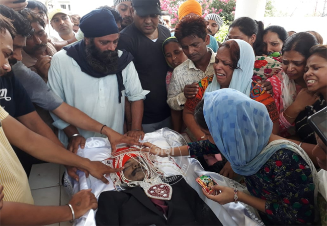 ਪੁਰਤਗਾਲ ਹਾਦਸਾ: ਭਰਾ ਦੇ ਸਿਰ ''ਤੇ ਸਿਹਰਾ ਬੰਨ੍ਹ ਭੈਣ ਨੇ ਦਿੱਤੀ ਅੰਤਿਮ ਵਿਦਾਈ (ਤਸਵੀਰਾਂ)