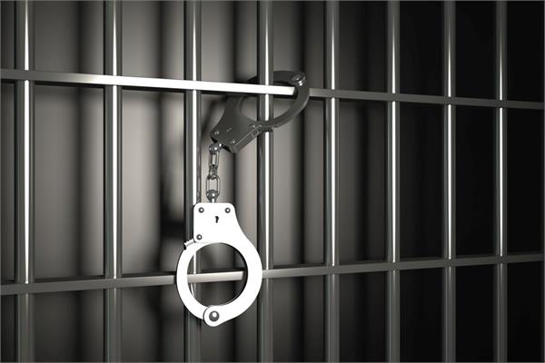 pakistani arrested for keeping minor son in shackles