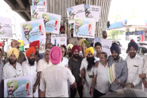ਅਕਾਲੀਆਂ ਨੇ ਗਲੇ 'ਚ ਮੀਟਰ ਲਟਕਾ ਸਰਕਾਰ ਖਿਲਾਫ ਕੀਤੇ ਮੁਜ਼ਾਹਰੇ