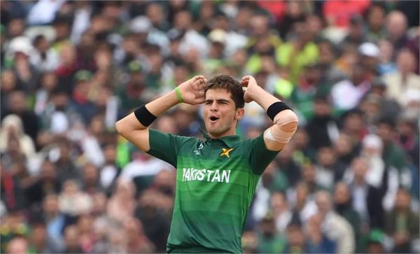 twitter user exposes shaheen shah afridi with screenshot of his private chat