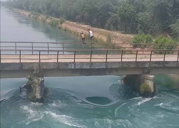 ਦੇਖੋ ਕਿਵੇਂ ਮੌਤ ਨੂੰ ਚੈਲੇਂਜ ਕਰ ਰਹੇ ਹਨ ਬੱਚੇ