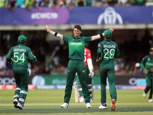 19 years old shaheen afridi take six wicket create history in world cup 2019