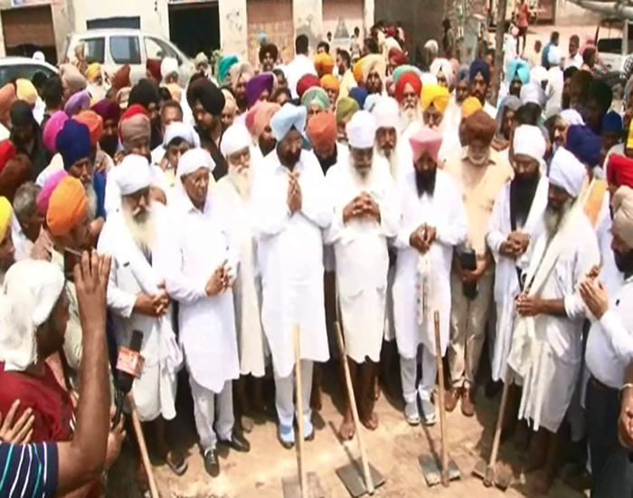 ਕਰਤਾਰਪੁਰ ਲਾਂਘੇ ਦੇ ਸਵਾਗਤੀ ਦਰਵਾਜ਼ਿਆਂ ਦਾ ਰੱਖਿਆ ਨੀਂਹ ਪੱਥਰ
