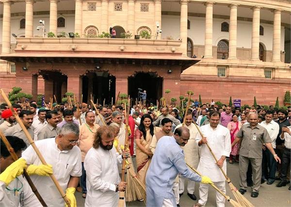 swachhta abhiyaan in parliament