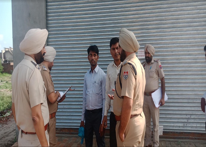 ਅੱਖਾਂ 'ਚ ਮਿਰਚਾਂ ਪਾ ਕੇ ਦਿਨ-ਦਿਹਾੜੇ ਨਕਾਬਪੋਸ਼ ਲੁਟੇਰਿਆਂ ਨੇ ਖੋਹੇ ਸਾਢੇ 9 ਲੱਖ
