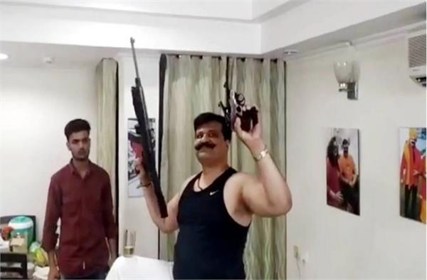 bjp  leader  pranav singh champion viral video